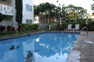 Makaha Shores swimming pool