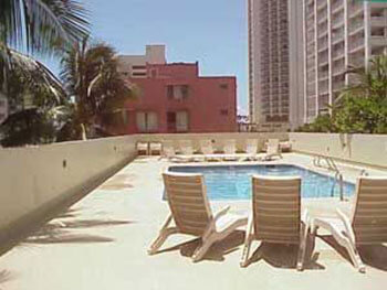 Waikiki Park Heights Pool